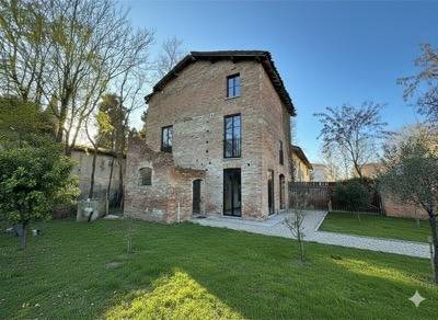 casa indipendente in vendita a Modena in zona Crocetta