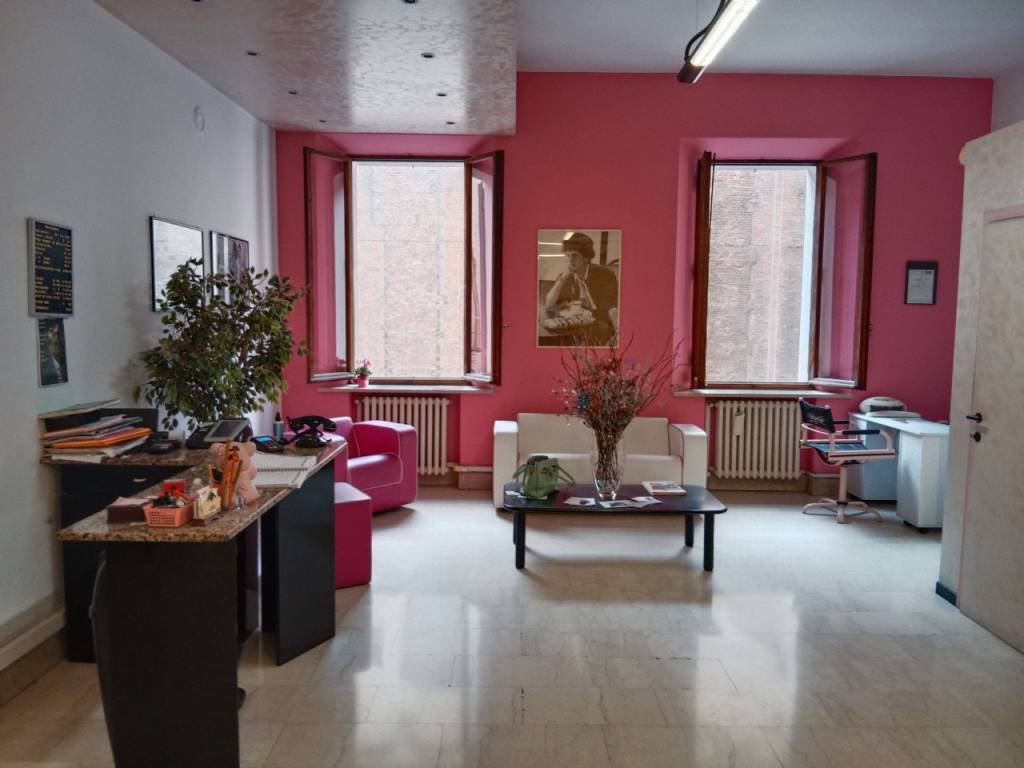 negozio in vendita a Modena