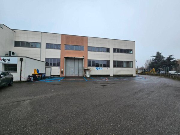 negozio in vendita a Modena in zona Crocetta