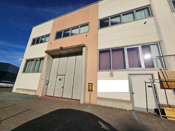 negozio in vendita a Modena in zona San Lazzaro / Modena Est