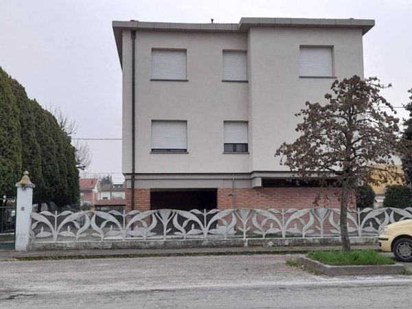 appartamento in vendita a Modena in zona Crocetta