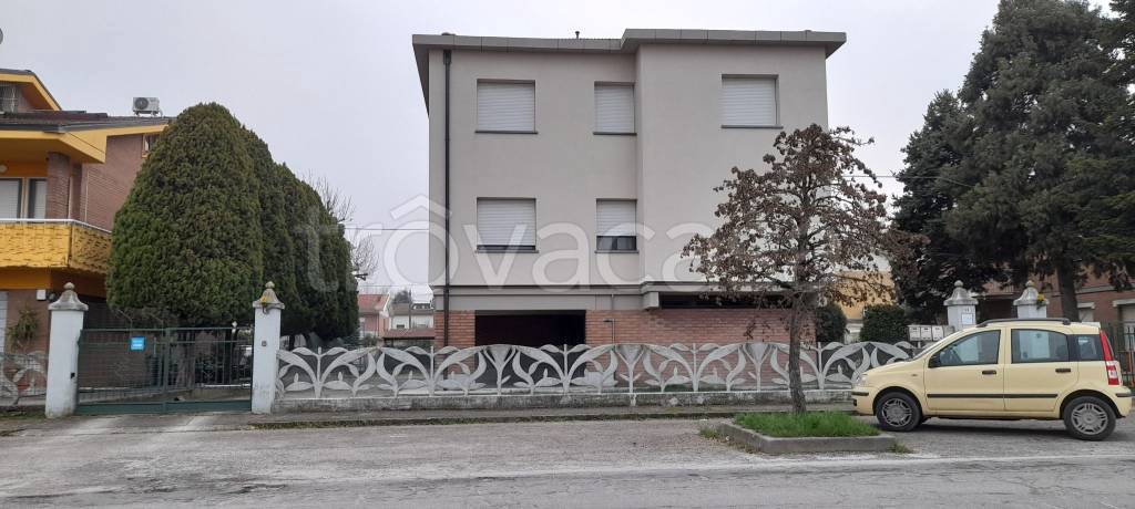 appartamento in vendita a Modena in zona Albareto