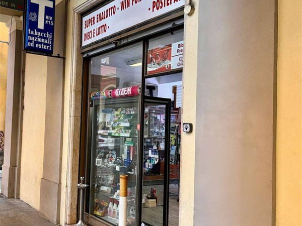 negozio in vendita a Modena in zona Centro Storico