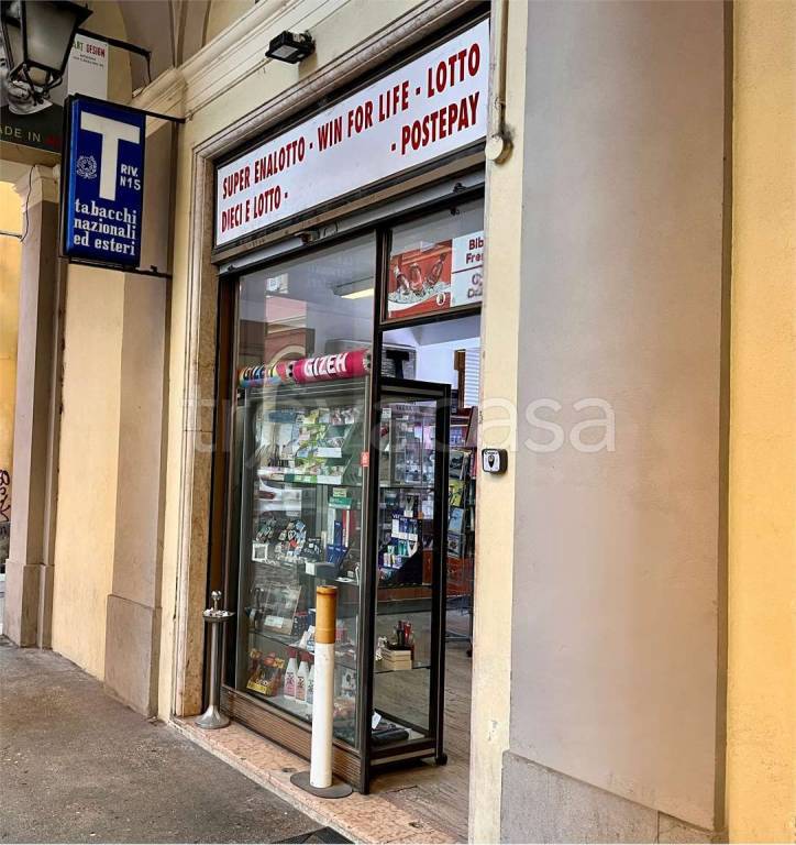 negozio in vendita a Modena in zona Centro Storico