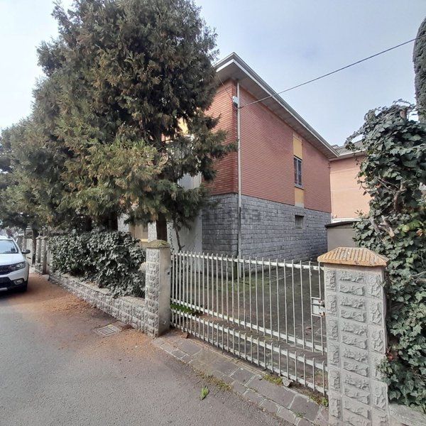 casa indipendente in vendita a Modena in zona Crocetta