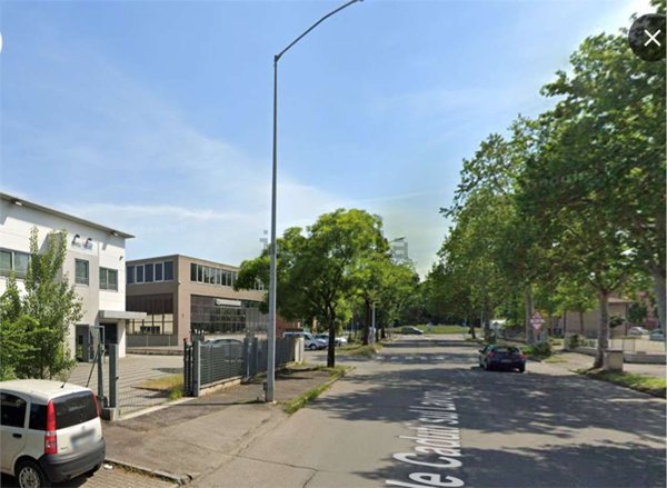 locale commerciale in vendita a Modena in zona San Lazzaro / Modena Est