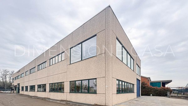 locale commerciale in vendita a Modena in zona Madonnina / Quattro Ville