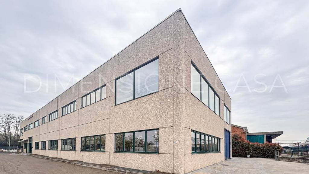 locale commerciale in vendita a Modena in zona Madonnina / Quattro Ville