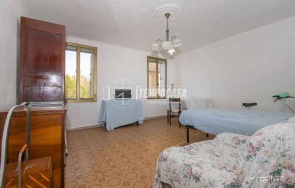 casa indipendente in vendita a Modena in zona Villanova