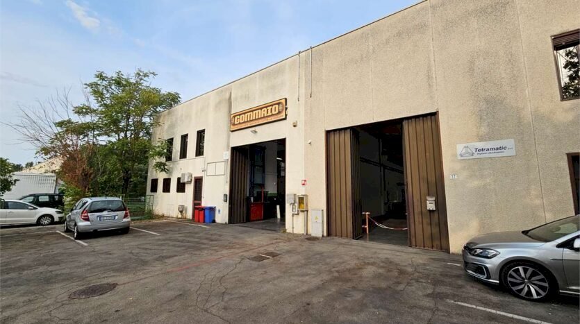 capannone in vendita a Modena