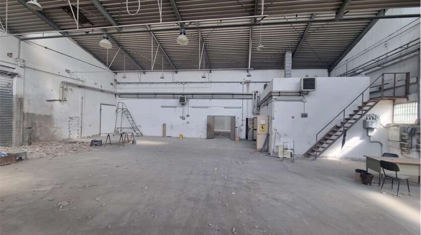 capannone in vendita a Modena in zona Madonnina / Quattro Ville