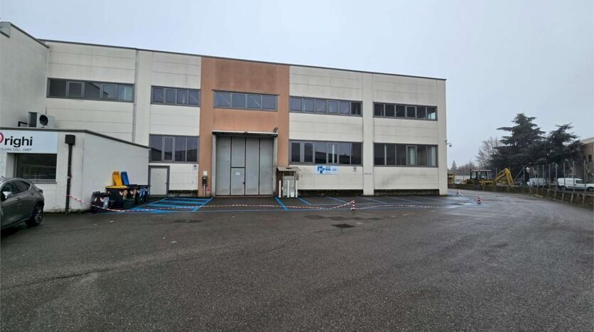 locale di sgombero in vendita a Modena in zona Centro Storico