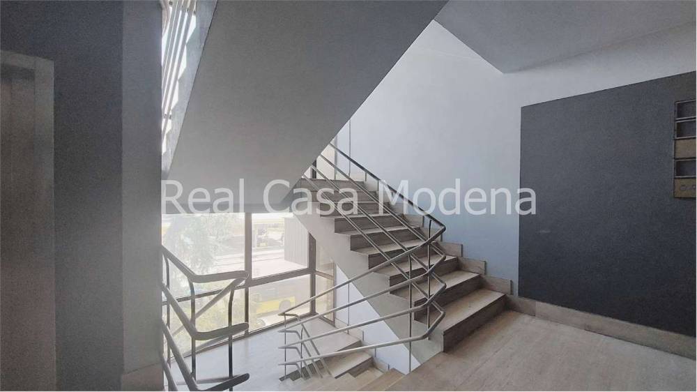 ufficio in vendita a Modena in zona San Faustino