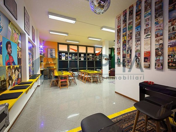 ufficio in vendita a Modena in zona Vaciglio