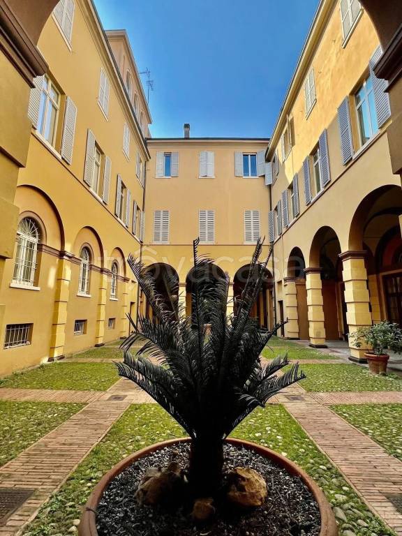 appartamento in vendita a Modena in zona Centro Storico