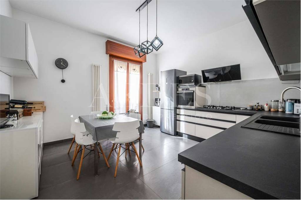 appartamento in vendita a Modena in zona Centro Storico