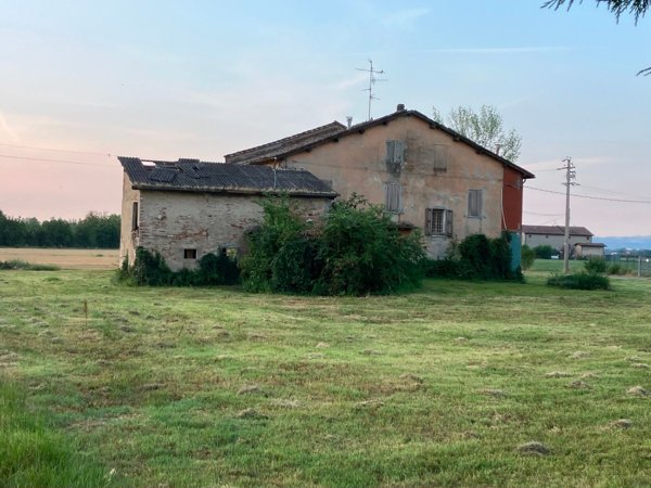 casale in vendita a Modena in zona Cittanova