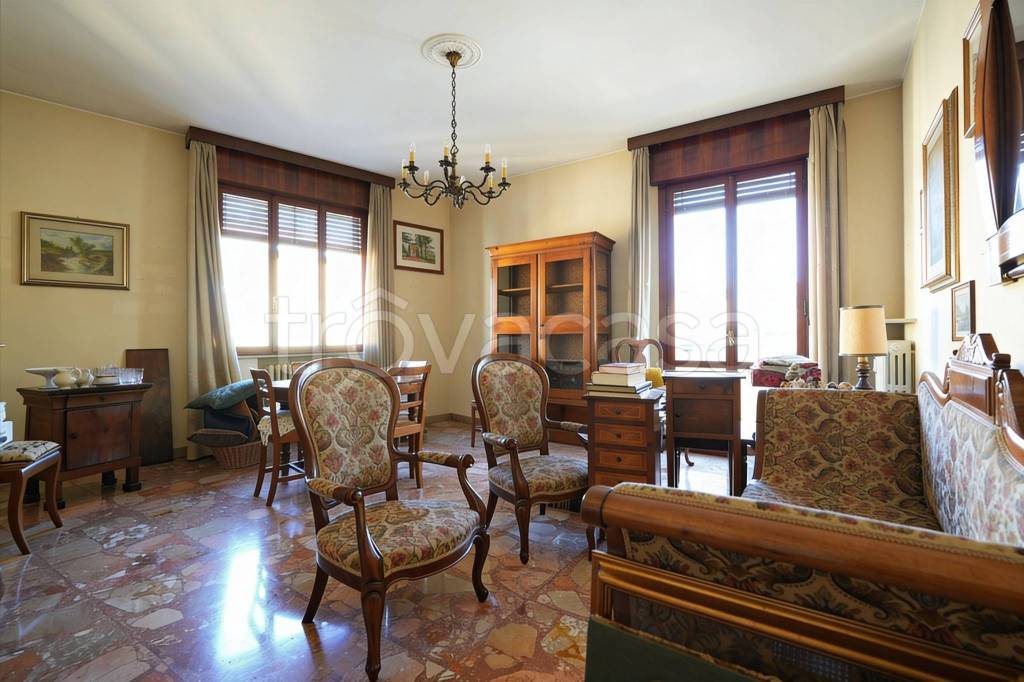 appartamento in vendita a Modena in zona Centro Storico