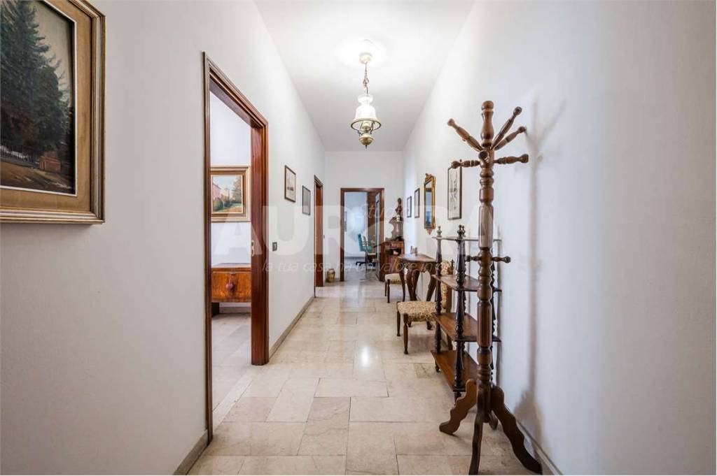 appartamento in vendita a Modena in zona Centro Storico