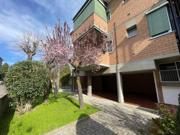 appartamento in vendita a Modena in zona Vaciglio