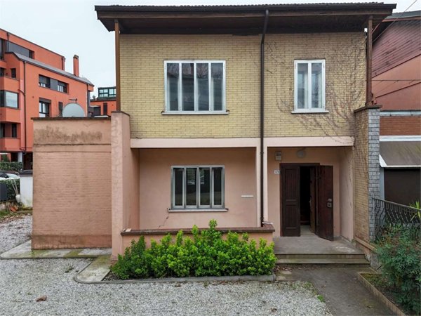 casa indipendente in vendita a Modena in zona Buon Pastore