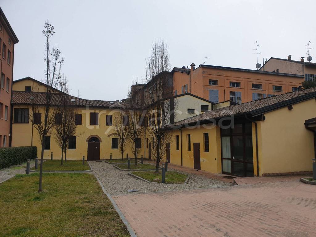negozio in vendita a Modena in zona Centro Storico