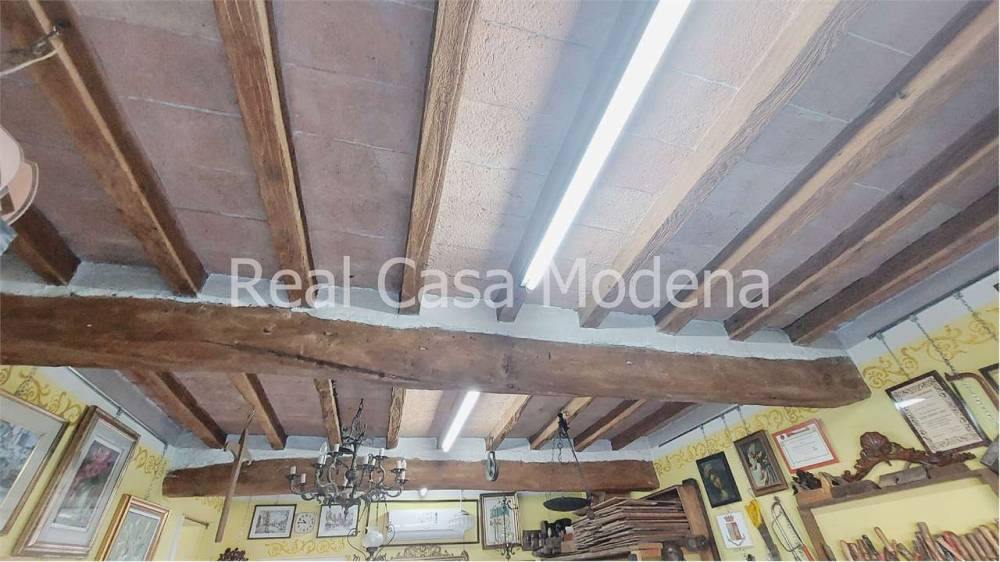 negozio in vendita a Modena in zona San Faustino