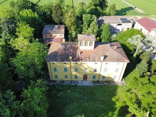 villa in vendita a Modena in zona Centro Storico