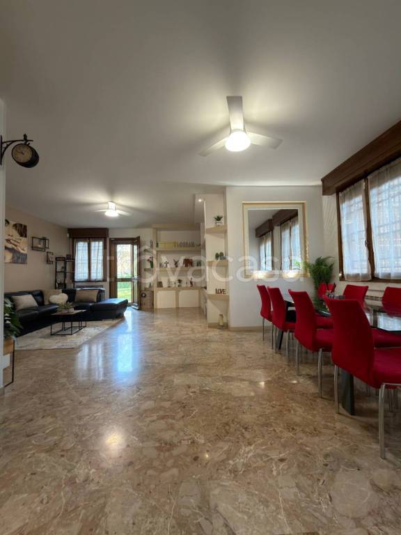 casa indipendente in vendita a Modena in zona Crocetta