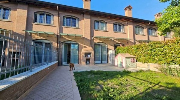 casa indipendente in vendita a Modena