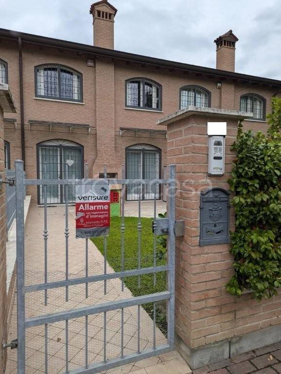 casa indipendente in vendita a Modena in zona Crocetta
