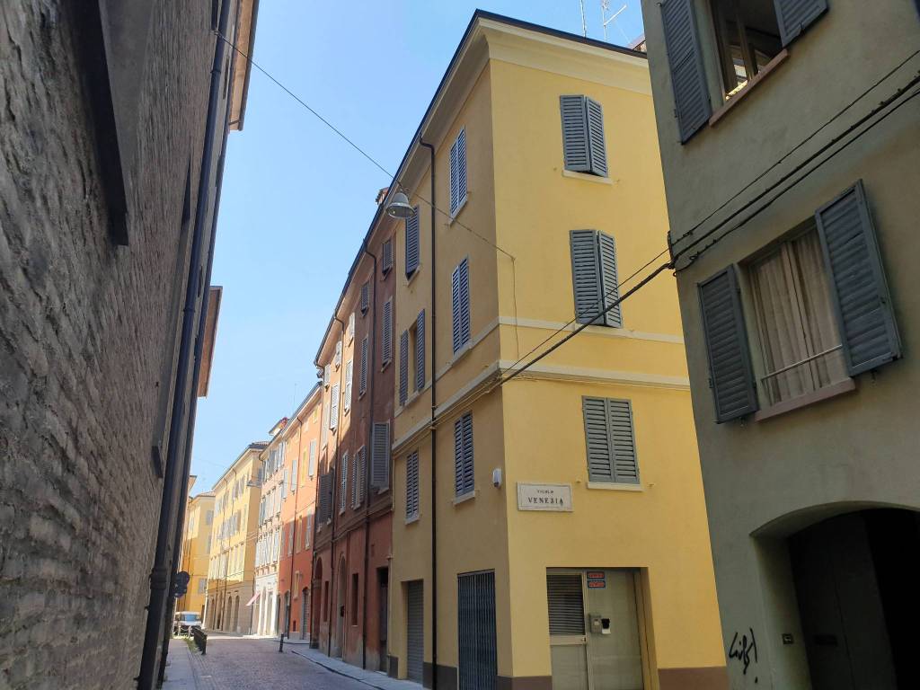 appartamento in vendita a Modena in zona Centro Storico