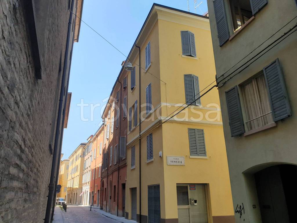 appartamento in vendita a Modena in zona Centro Storico
