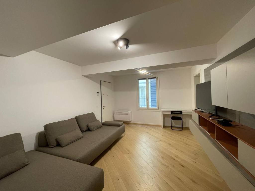 appartamento in vendita a Modena in zona Centro Storico