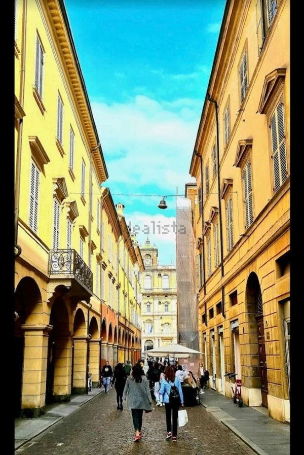 appartamento in vendita a Modena in zona Centro Storico
