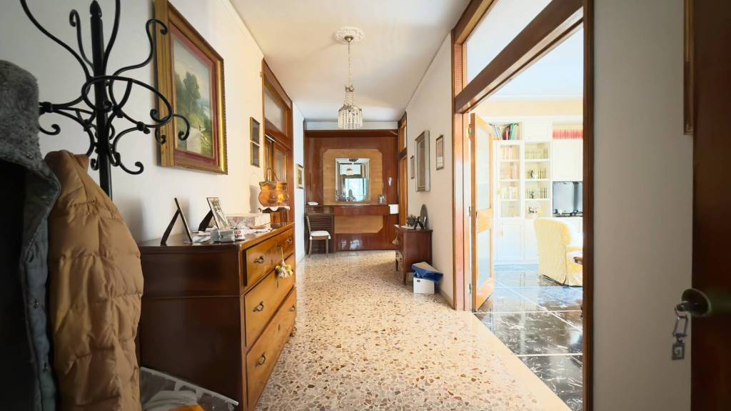 casa indipendente in vendita a Modena in zona Crocetta