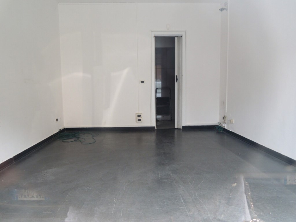 negozio in vendita a Modena in zona Centro Storico