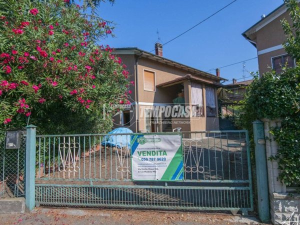 casa indipendente in vendita a Modena in zona Madonnina / Quattro Ville