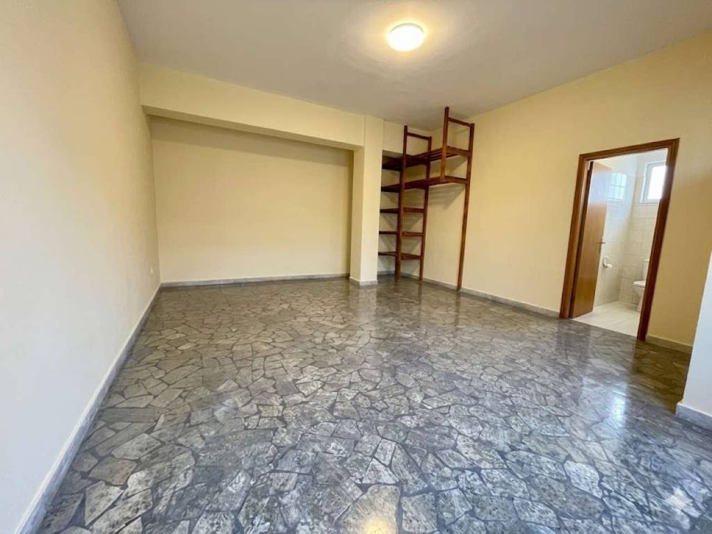 negozio in vendita a Modena in zona San Lazzaro / Modena Est