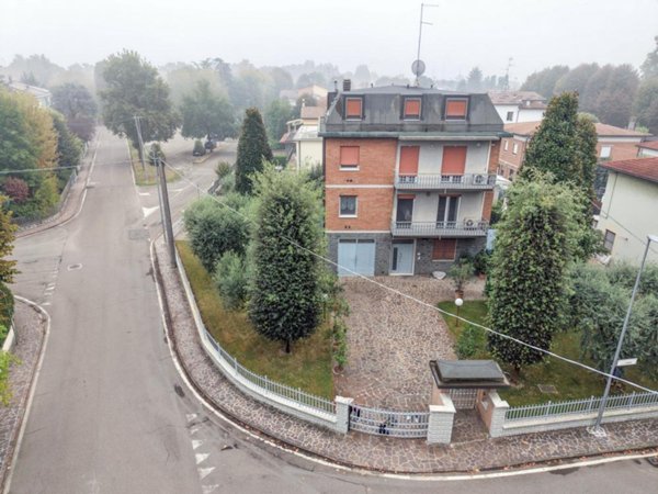 casa indipendente in vendita a Modena in zona Centro Storico