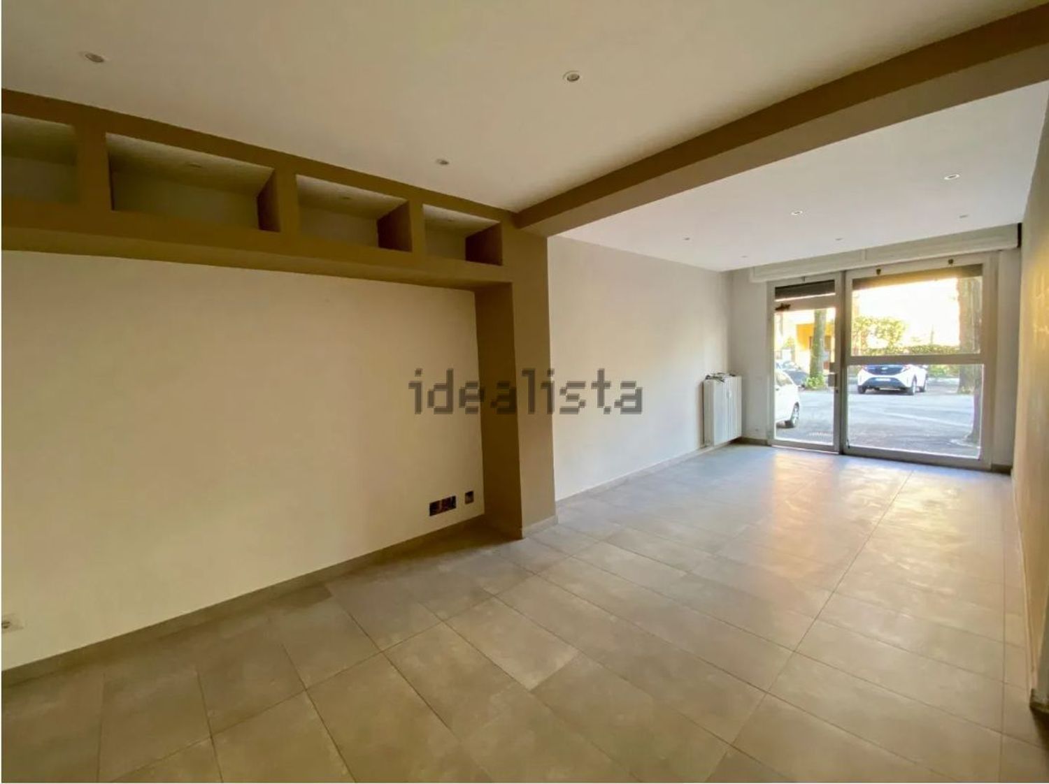 locale commerciale in vendita a Modena in zona San Lazzaro / Modena Est