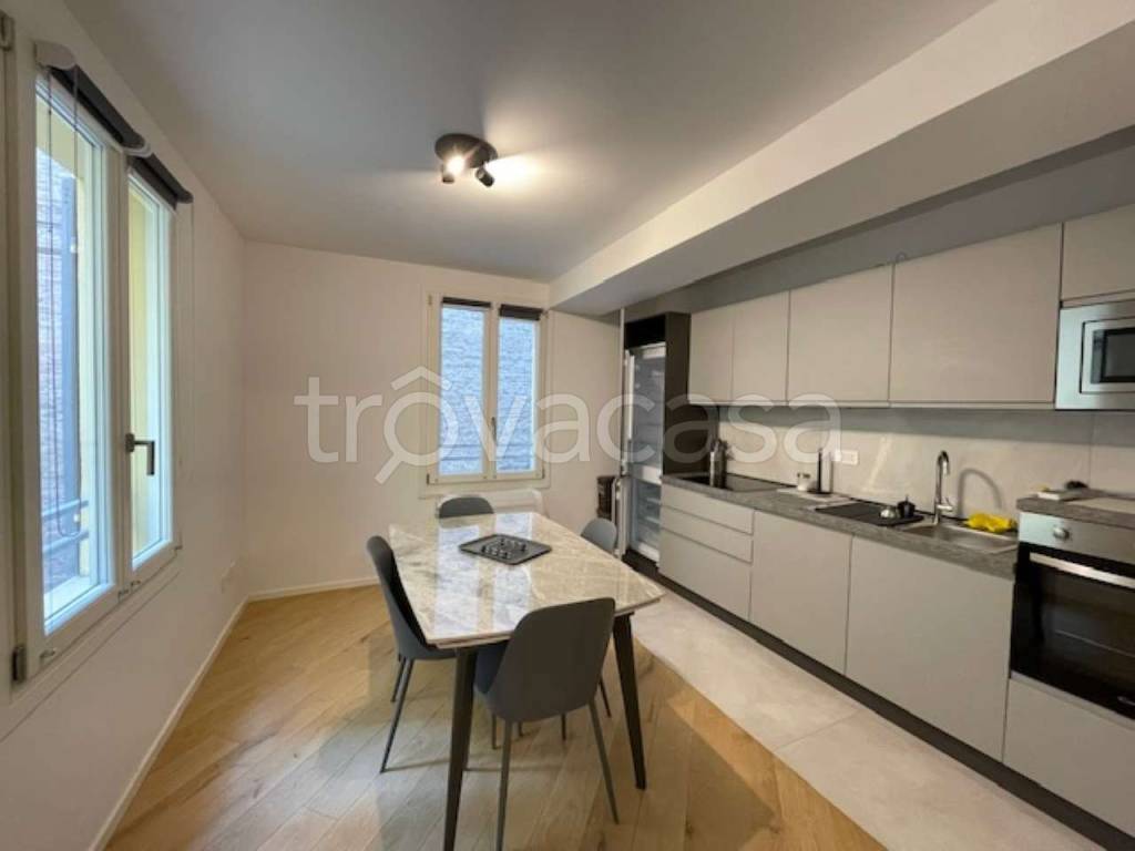 appartamento in vendita a Modena in zona Centro Storico