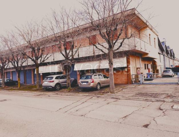 ufficio in vendita a Modena in zona Madonnina / Quattro Ville