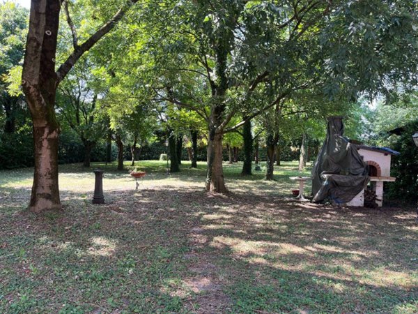 casa indipendente in vendita a Modena in zona Madonnina / Quattro Ville