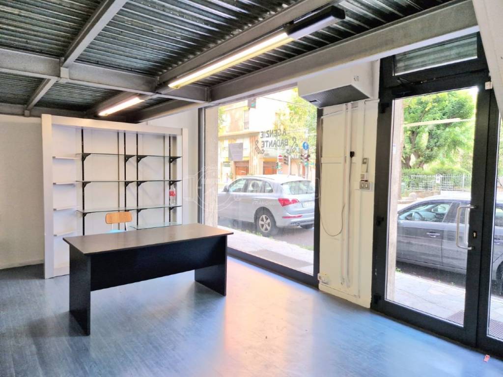 negozio in vendita a Modena in zona San Faustino