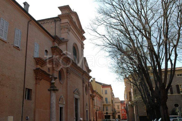 appartamento in vendita a Modena in zona Centro Storico