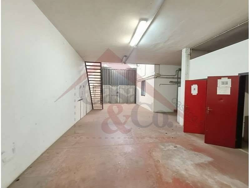 locale commerciale in vendita a Modena in zona San Lazzaro / Modena Est