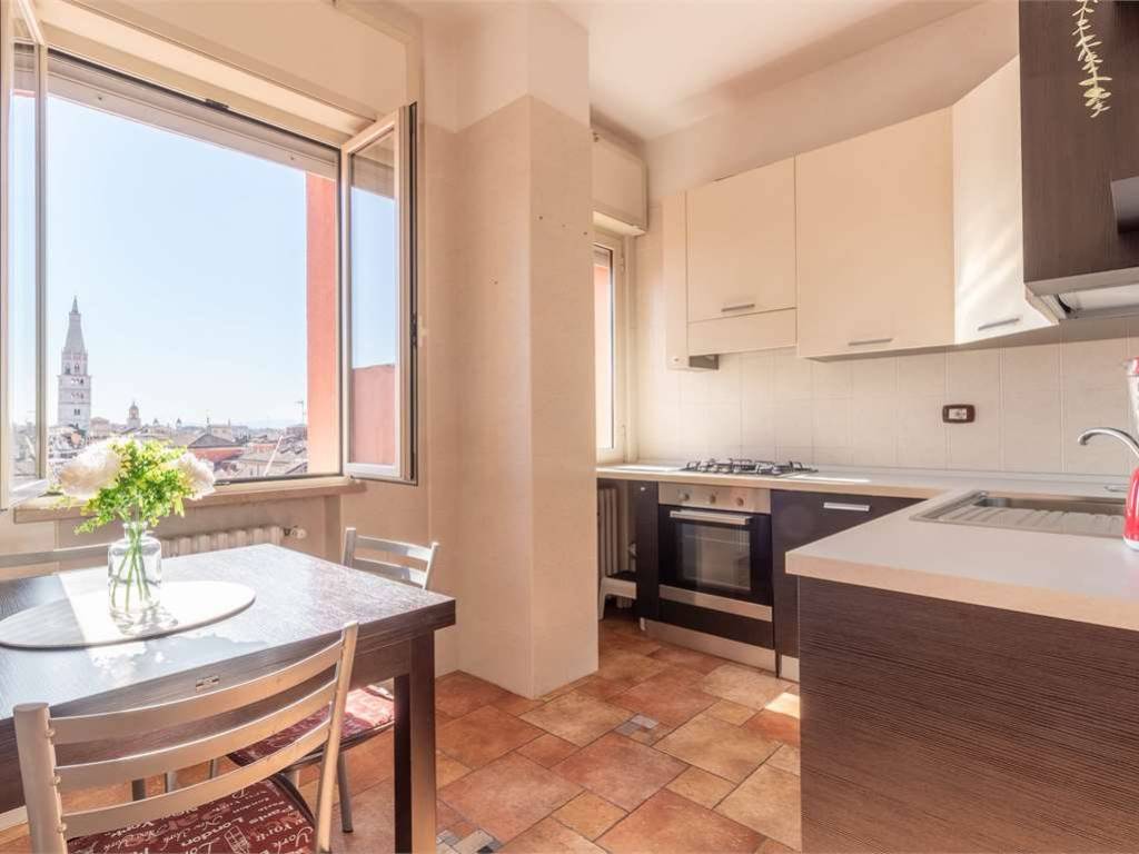 appartamento in vendita a Modena in zona Centro Storico