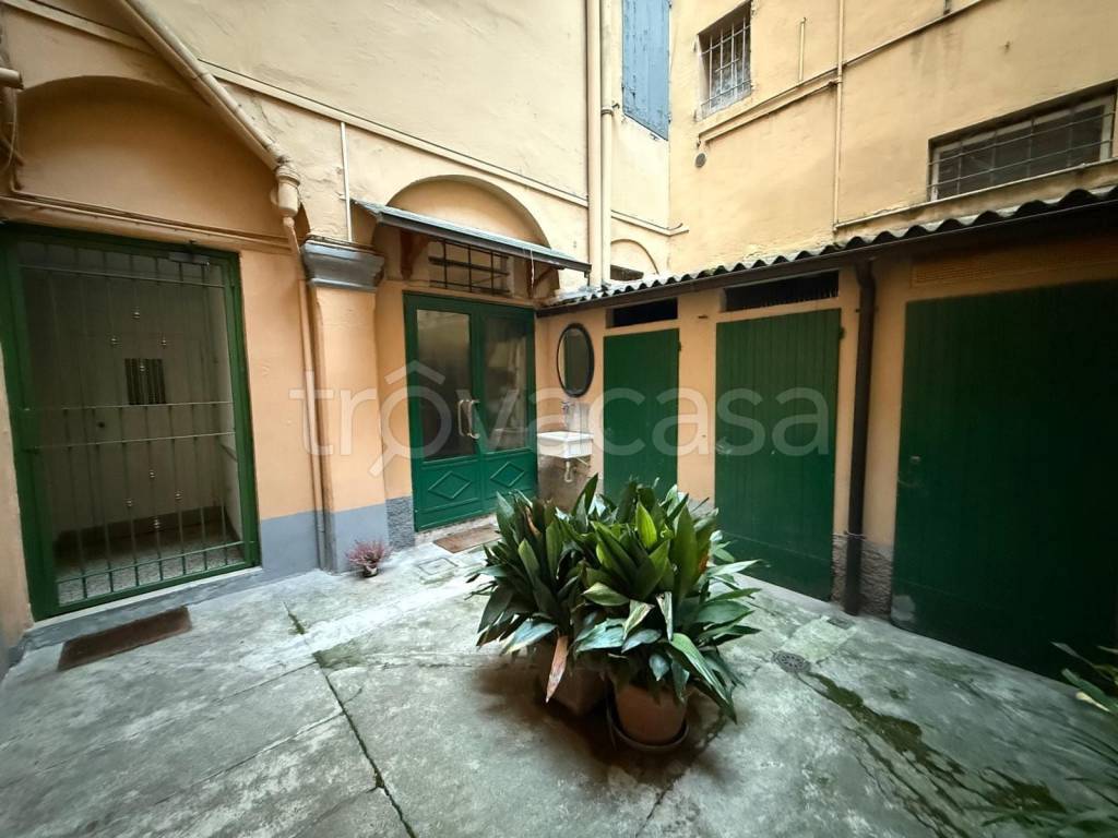 appartamento in vendita a Modena in zona Centro Storico