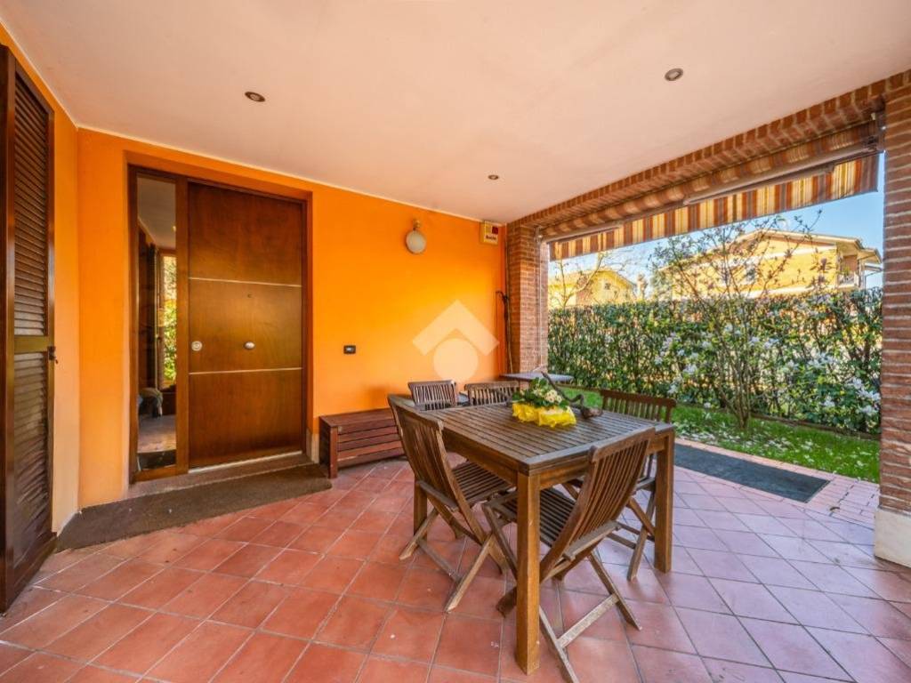 casa indipendente in vendita a Modena in zona Ganaceto